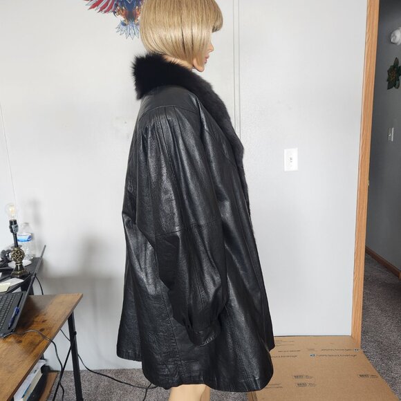 #716 Large leather/fox fur coat - Picture 4 of 4